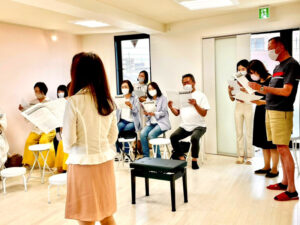 帝塚山・姫松でおとなのグループボーカルクラス開講確定！ゴスペルにも挑戦♪ピアノにあわせて発声、健康にもつながります！