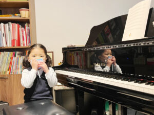 園児さんも小学生も！やる気が育つピアノレッスン帝塚山・姫松発表会に向けて